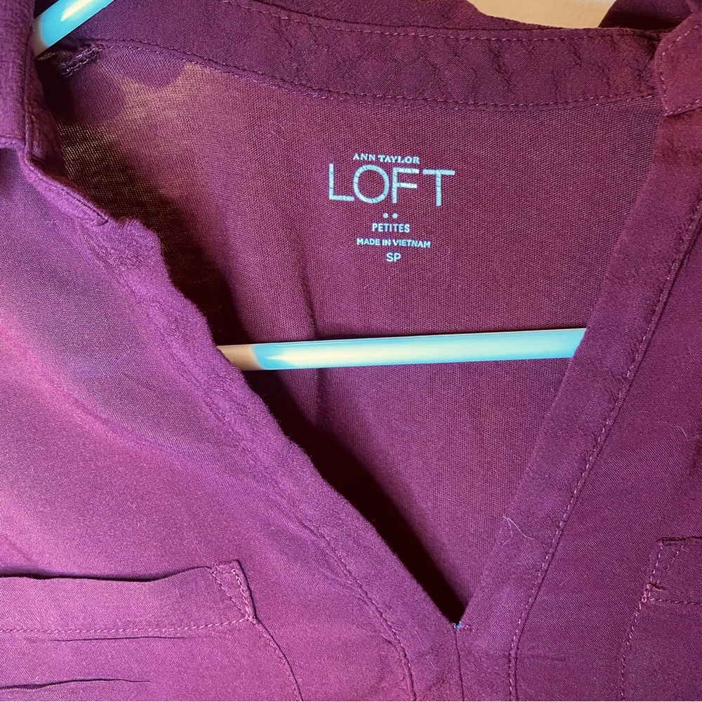 Ann Taylor LOFT | Three Quarter Long Sleeve Burgundy Top | Size Small Petite - Picture 4 of 4